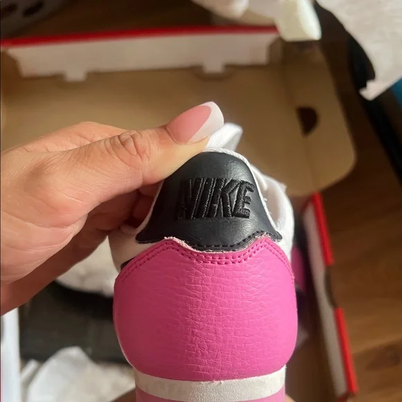 Nike Women's White black and pink Cortez - Picture 2 of 4